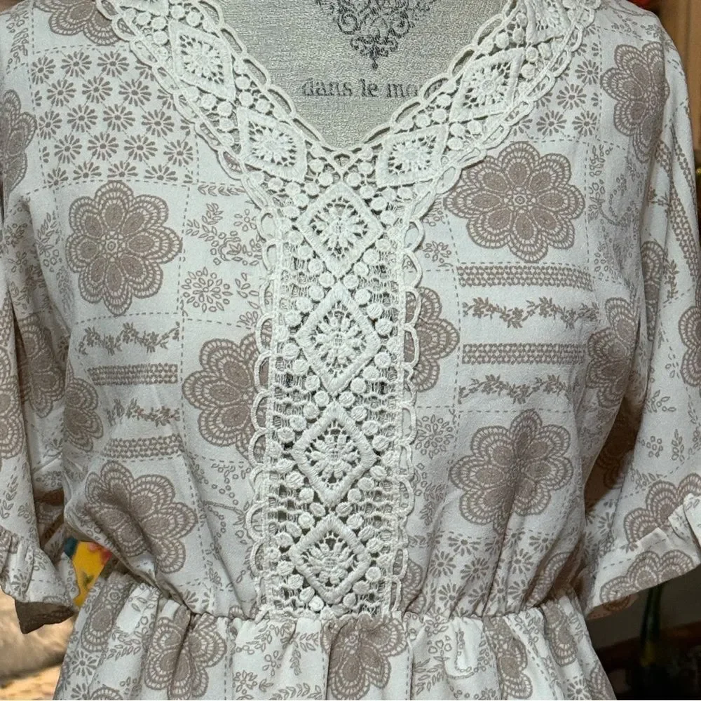 Daytrip Medallion Print Peplum Top Ivory Tan Size Small - Picture 4 of 10